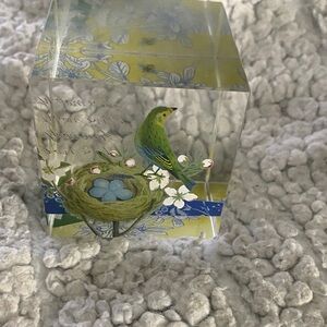 Finch Bird Art Glass Paperweight by
Fringe Studios Nest w/Eggs.